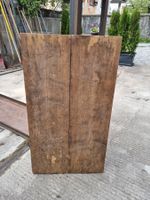 Altes Holztürlein aus 2 Brettern mit Beschläge