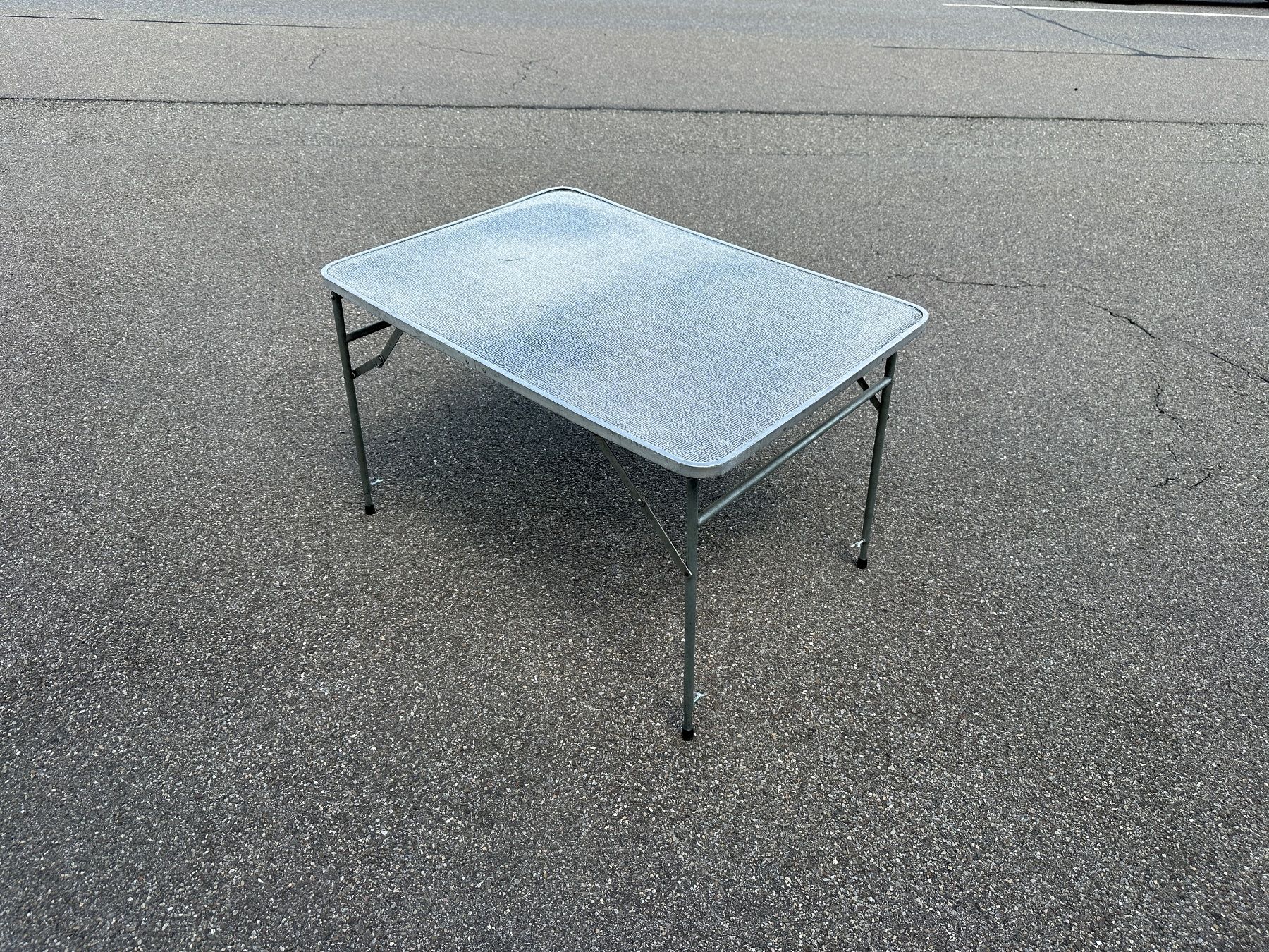 Tavoli: Vintage Camping Tisch / Klapptisch – Usato da Zürich venduto da frauflufelberg