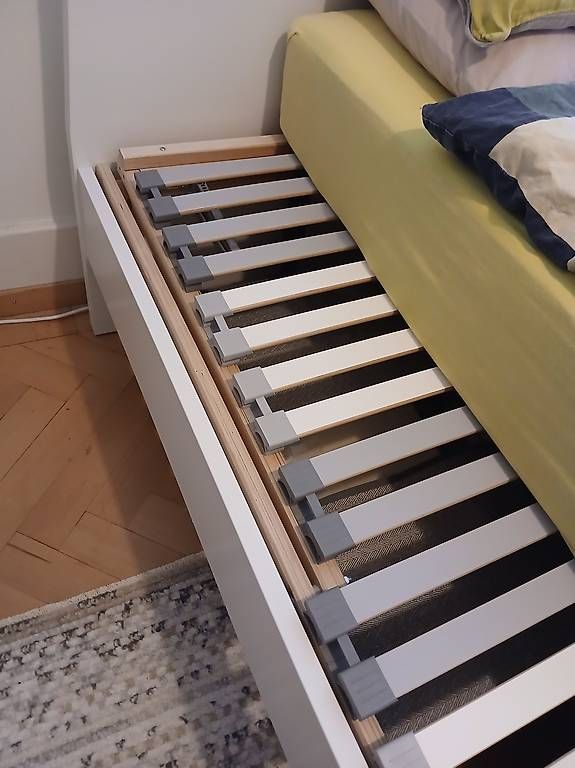 Letti: Lit complet ou partiel 140cm avec sommier levable – Usato da Neuchâtel venduto da syr_v6t5 2