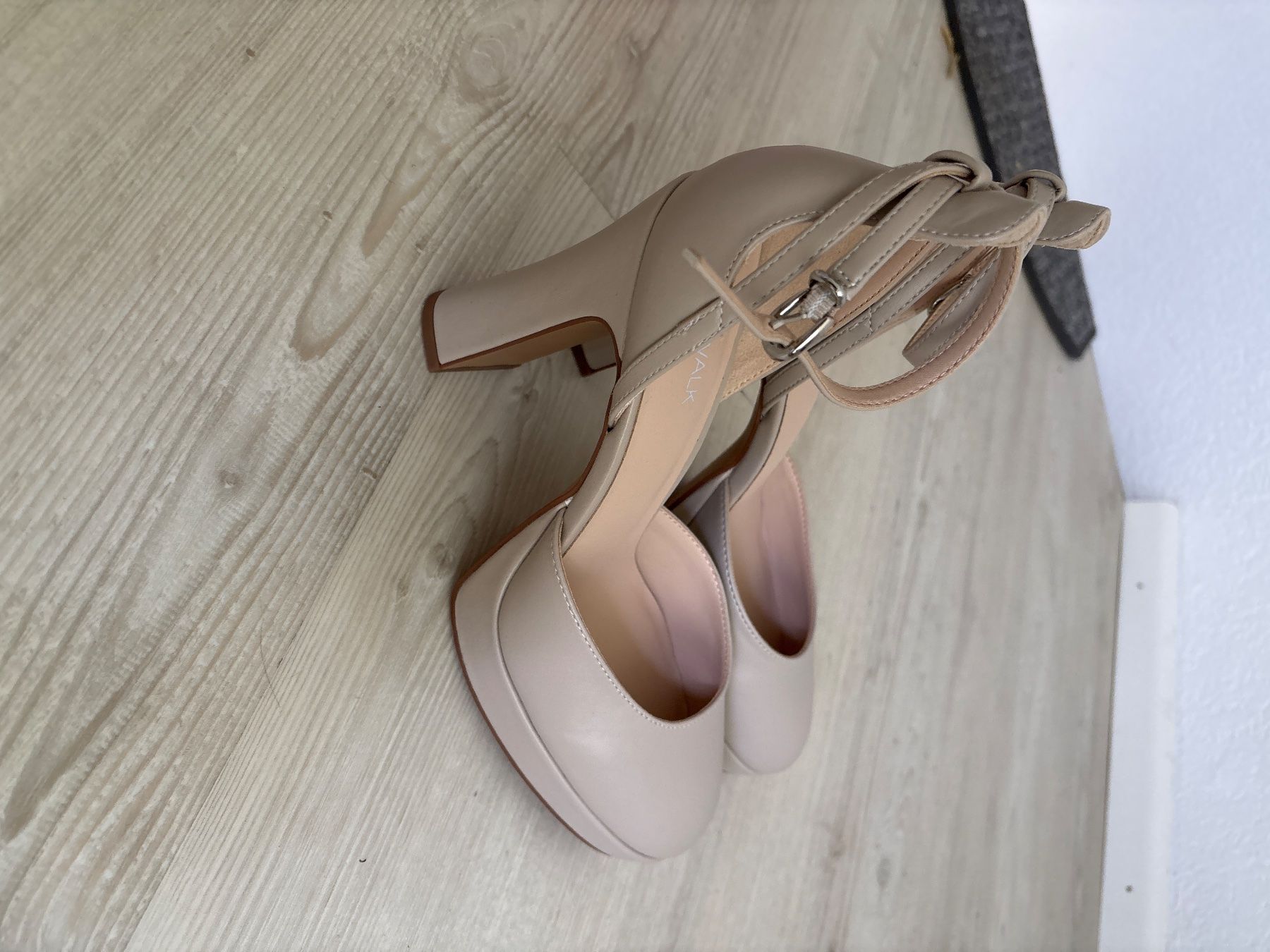Dosenbach Damenschuhe: Pumps Catwalk 39 – Gebraucht aus therwil von ayumi991 1