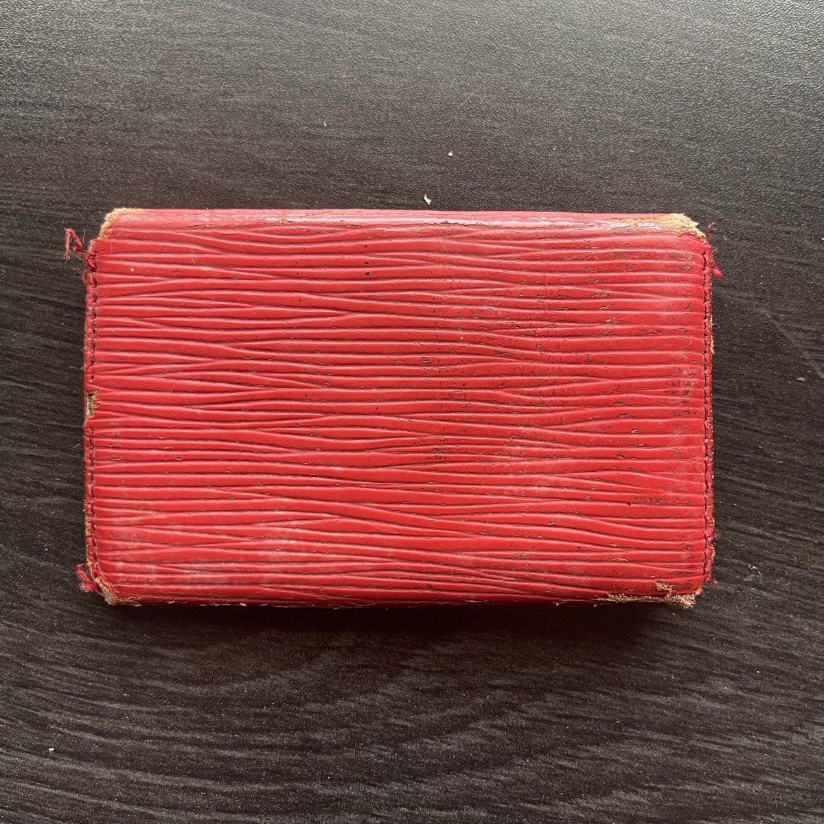 Louis Vuitton Portafogli: Vintage Louis Vuitton red key holder – Usato da Genève venduto da FoundTears 1