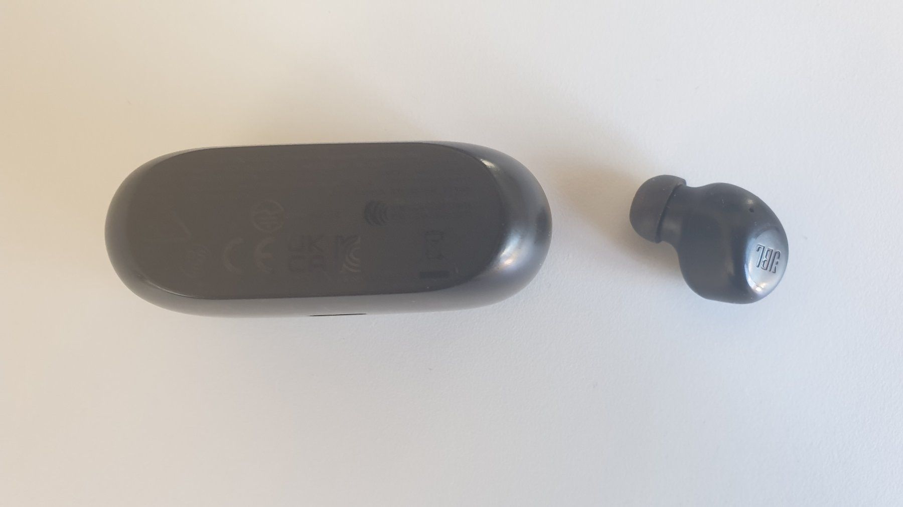 JBL Cuffie: JBL Ladeschale und 1 Kopfhörer – Usato da Stäfa venduto da Supertramp73 3