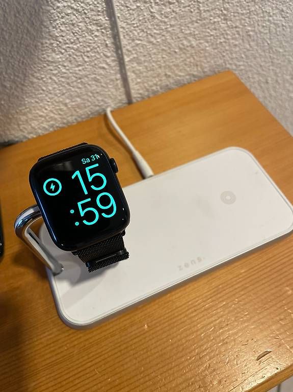 Apple Smartwatch: Apple Watch Series 8 GPS – Usato da Appenzell Steinegg venduto da Wurzlers 1