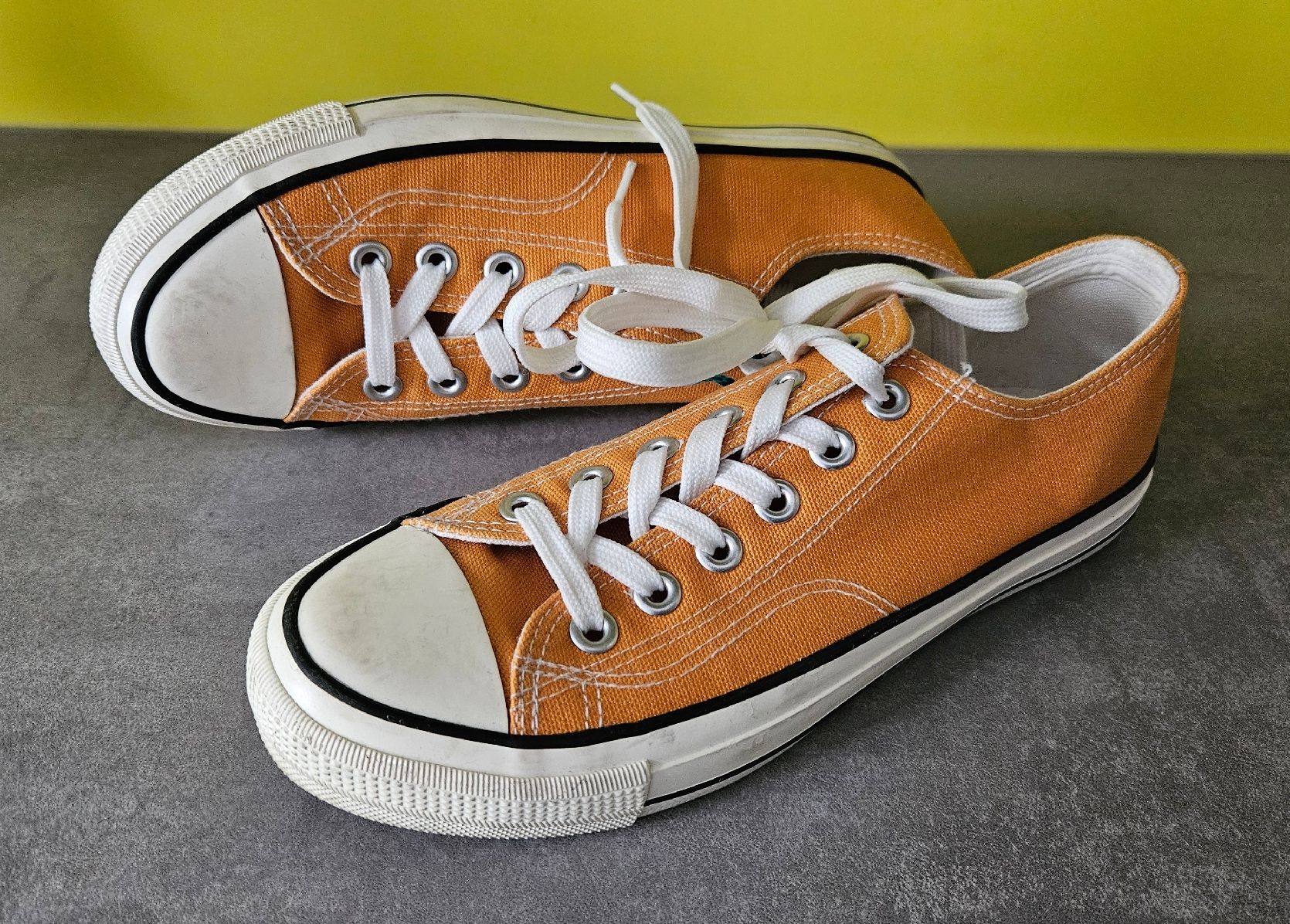Scarpe da donna: Sneakers Gr. 39 orange – Usato da St. Gallen venduto da Patrizia0711