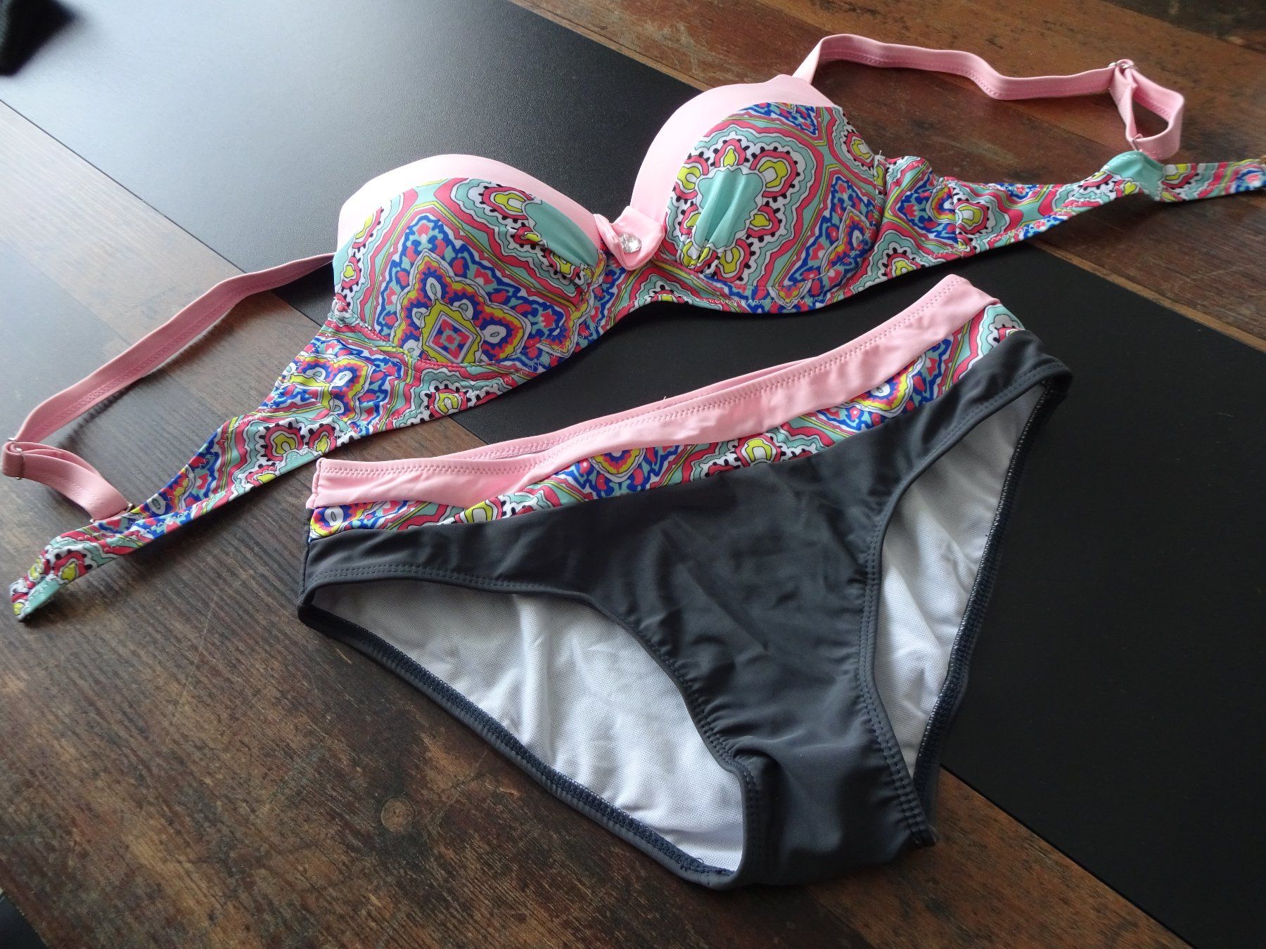 Badekleider & Bikinis: Schöner Bikini/Tanga – Neu (gemäss Beschreibung) aus Rothrist von Mistery1