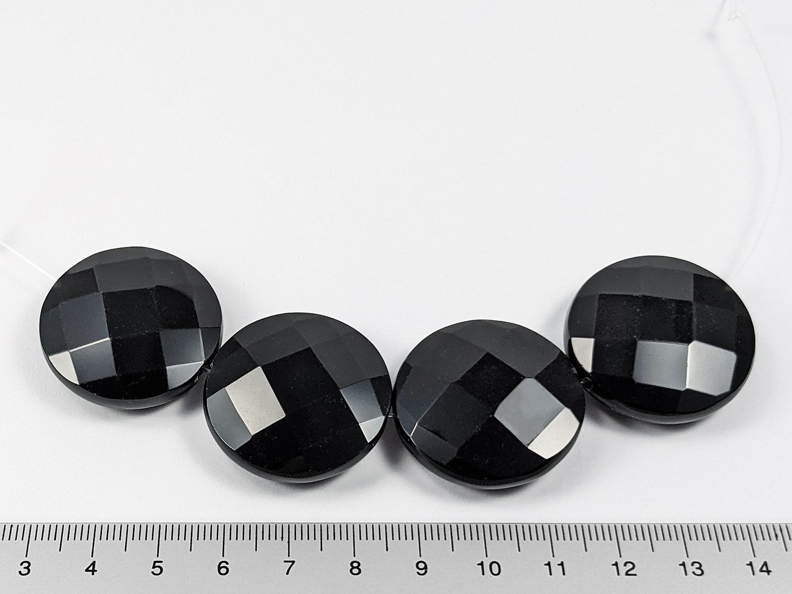 Minerali & Pietre curative: Facettierte Obsidian Perlen 30mm 4Stk. – Nuovo e nell'imballaggio originale da Meilen venduto da GypsyCat