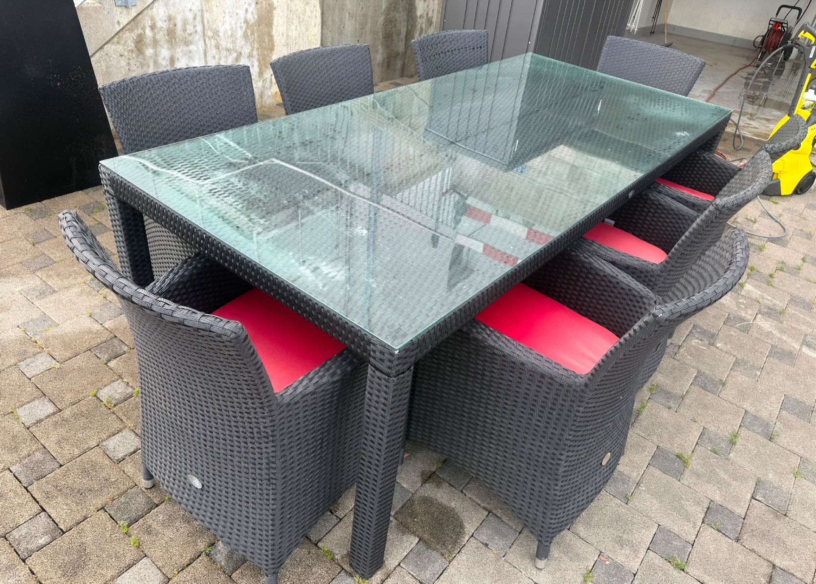 Viplounge Set di tavolo e panche: Gartentisch mit 8 Stühlen Rattangeflecht Glasplatte – Usato da Trimbach venduto da dia_nv9g 3