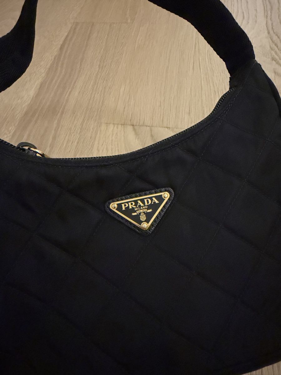 Prada Sacs femmes: Prada gesteppte Nylontasche | schwarz - gold  – Neuf (Voir description) à Wettingen par Lamadeux 1