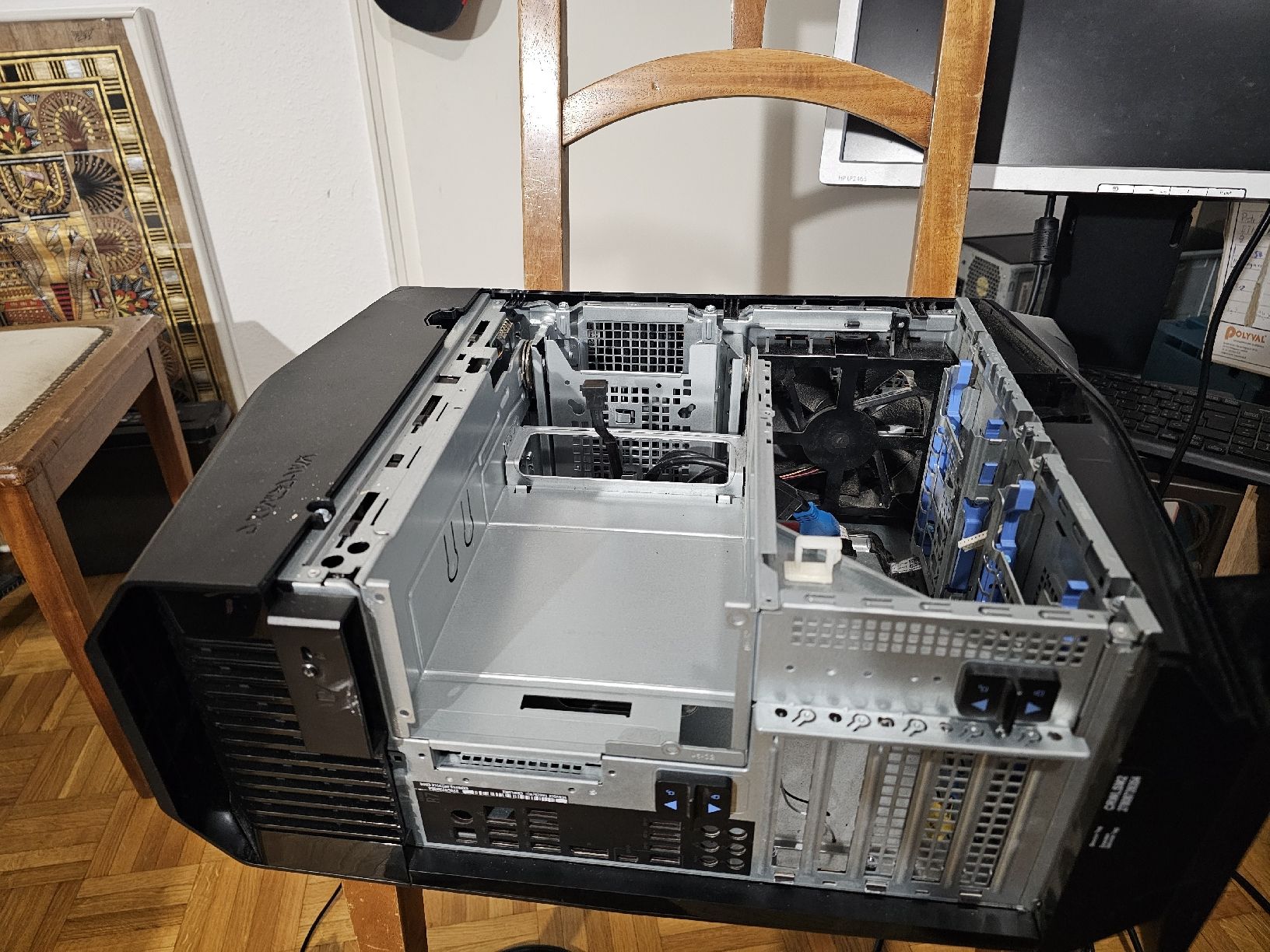 Dell Gehäuse: Alienware Aurora R5 à partir de 1 chf – Gebraucht aus Morges von  5