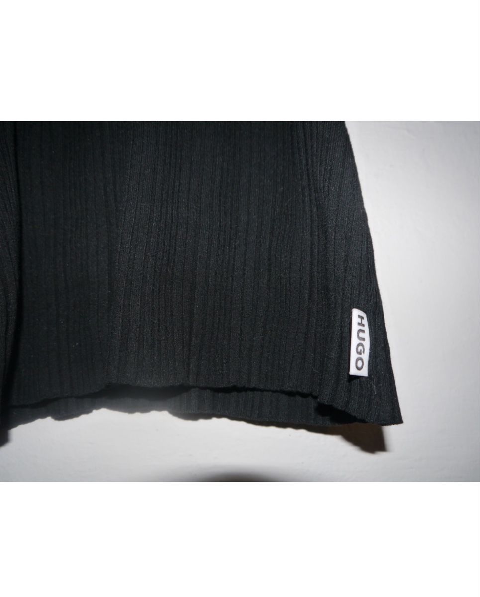 Hugo Boss Tops: HUGO BOSS: Schwarzes Tanktop – Neuf (Voir description) à Bern par AnoukLouisa