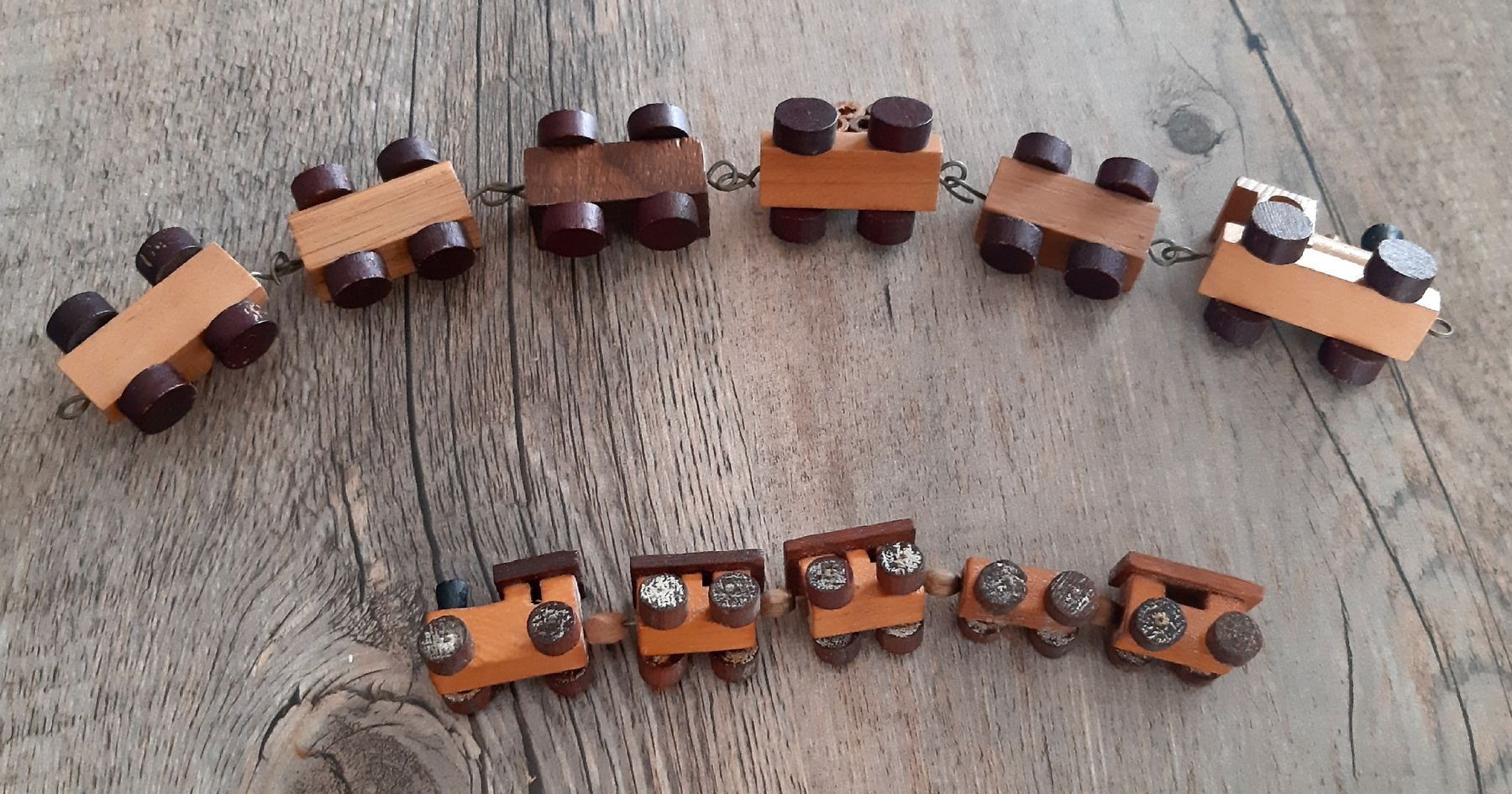 Giocattoli: Mini Züglein  -  Eisenbahnen  -  aus Holz  -  2 Stk. – Usato da Tagelswangen venduto da BrigittaC01 4