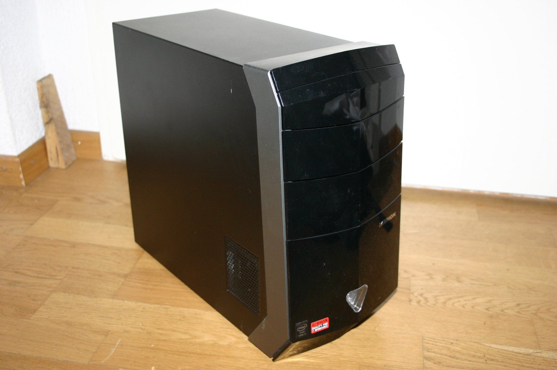 Medion PC: Schneller Medion Computer mit I7, SSD und HD, mit Win11 – Usato da Stettlen venduto da Bigjm