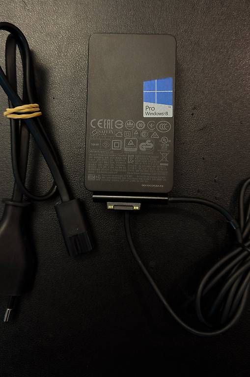Microsoft Caricabatterie: Chargeur Microsoft Surface Original avec câble secteur – Usato da Bulle venduto da SpeedprintArt