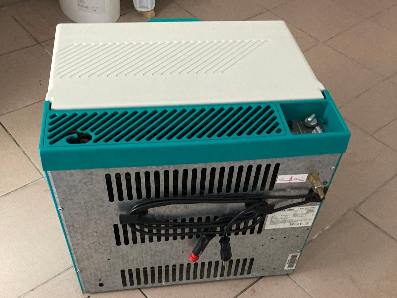 Electrolux Frigoriferi & Refrigeratori: camping Kühlbox Gas-12V-230V – Usato da Flawil venduto da dalai59 1
