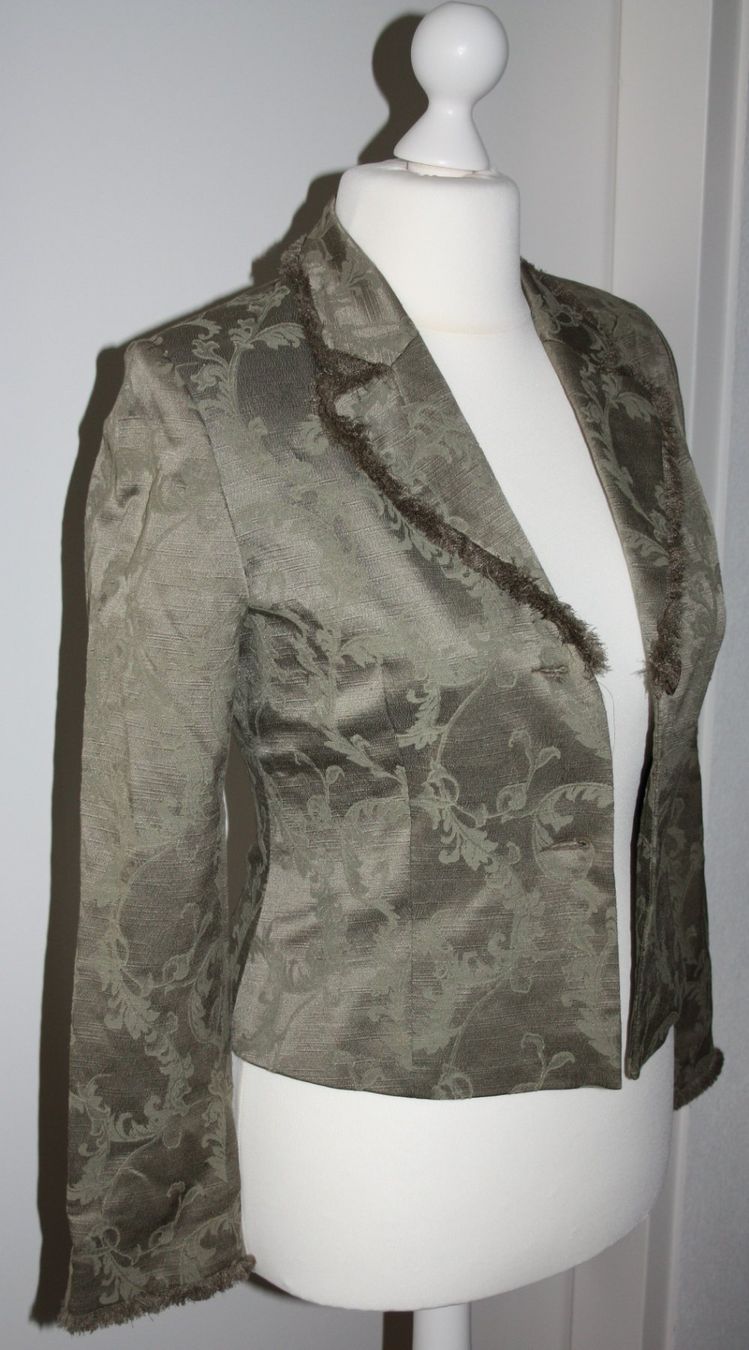 Giacche: Blazer Xanaka Brokatgewebe oliv Gr. 38 – Usato da Flüelen venduto da Diversicum-Textil 2