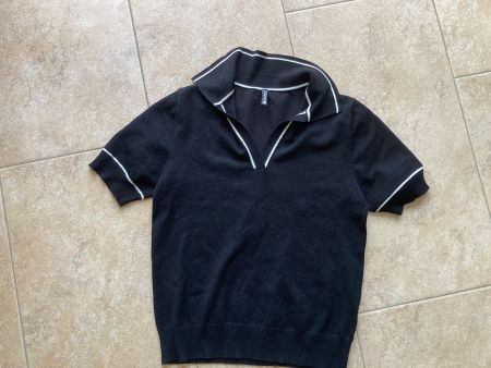 Chicoree Shirt, Grösse M, schwarz mit weissen Details