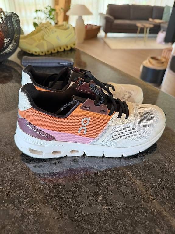 On Scarpe da donna: Zwei paar Schuhe – Usato da Höchstetten venduto da mogli2727 3