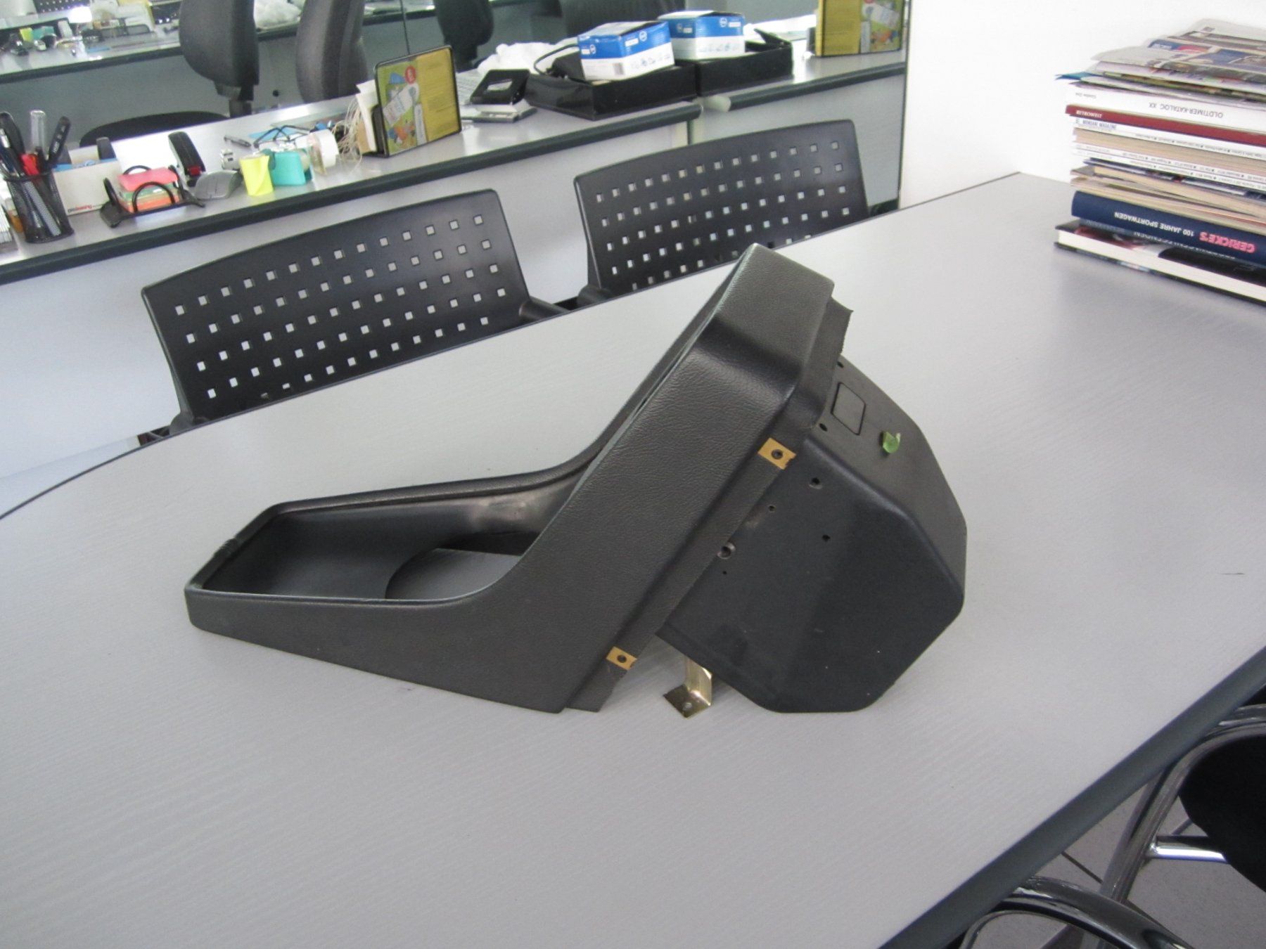 Porsche Tutti pezzi di ricambio auto: Porsche 911/930 G-Modell Mittelkonsole – Usato da Dietikon venduto da exclusive-cars-ag 4