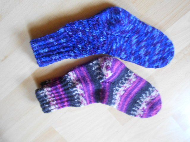 Calze: 2 Paar Wollsocken Handgestrickt Gr 35/36 – Nuovo (secondo la descrizione) da Flühli LU venduto da primula-47 3