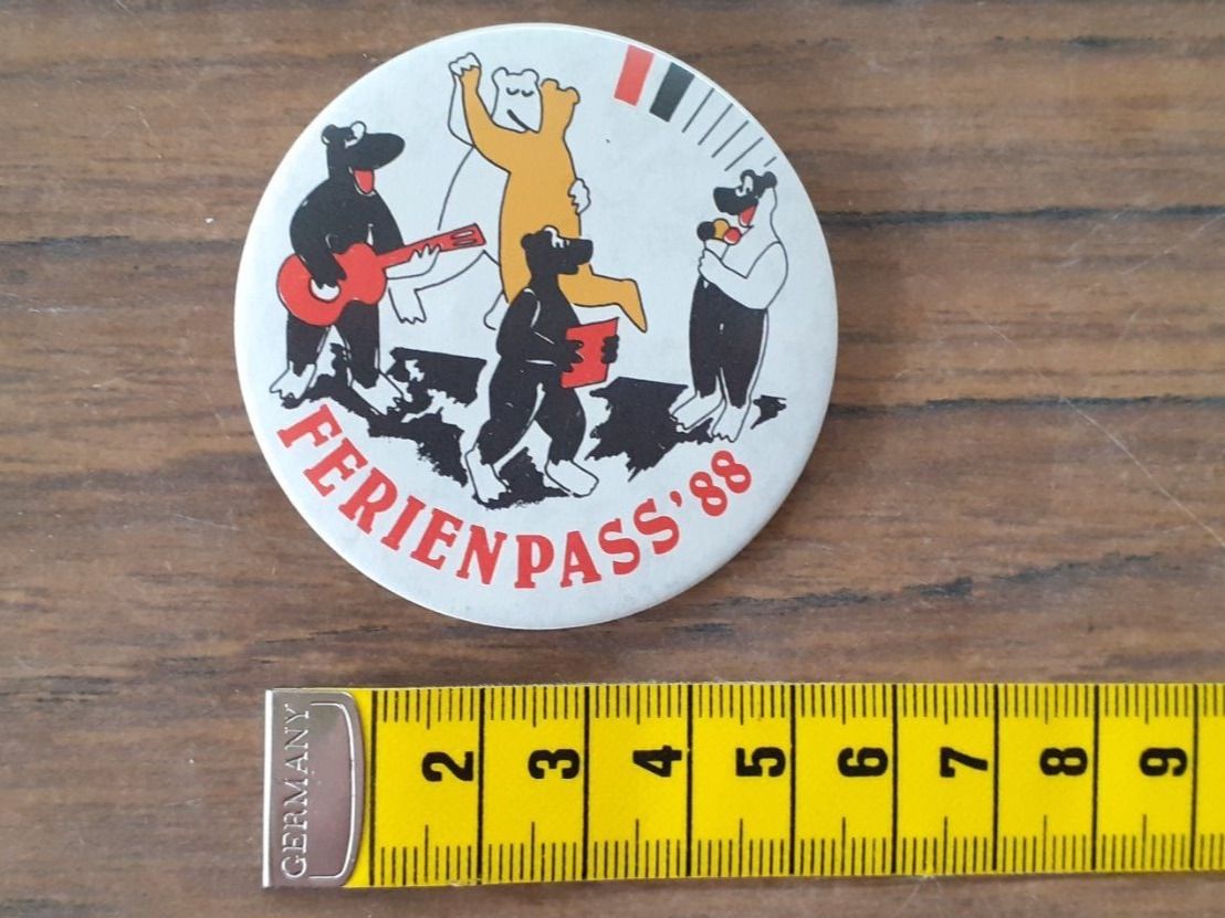 Broschen & Nadeln: Anstecker Badge Ferienpass '88 – Gebraucht aus Mörschwil von wunderkiste44 2