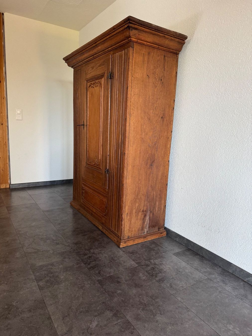 Armadi: Antiker Schrank – Usato da Meisterschwanden venduto da bar_gkr7 1