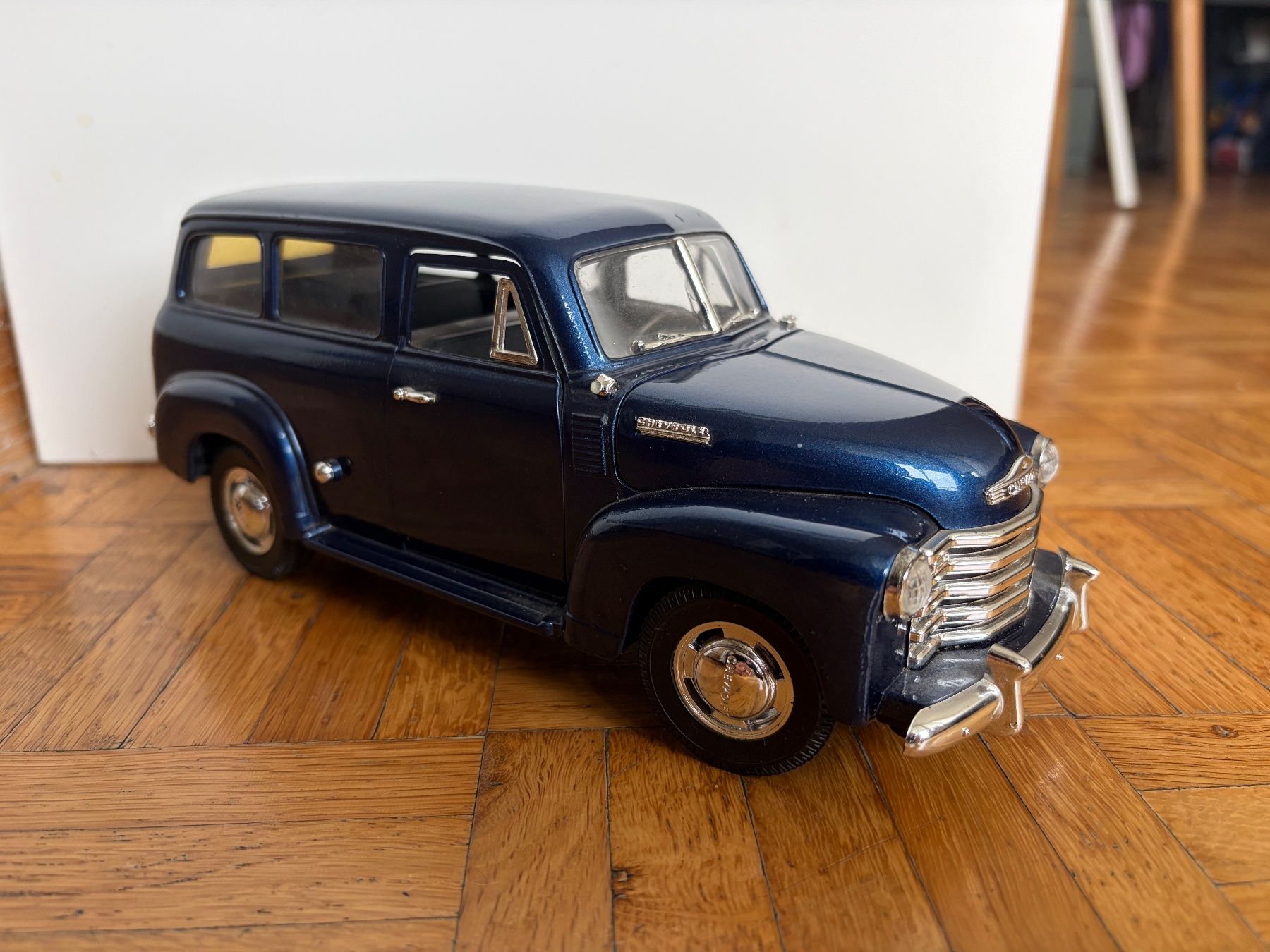 Chevrolet Modellautos: Chevrolet Suburban 1950 – Gebraucht aus Neuhausen von Jeff.