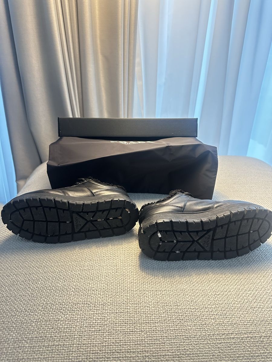 Prada Damenschuhe: Prada Winter Sneakers - Black Leather, 37 NP 1100 – Gebraucht aus Rothrist von anitunia2010 2