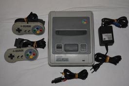 Rar: Super Nintendo SNES Konsole + 2 Controller für Bastler!