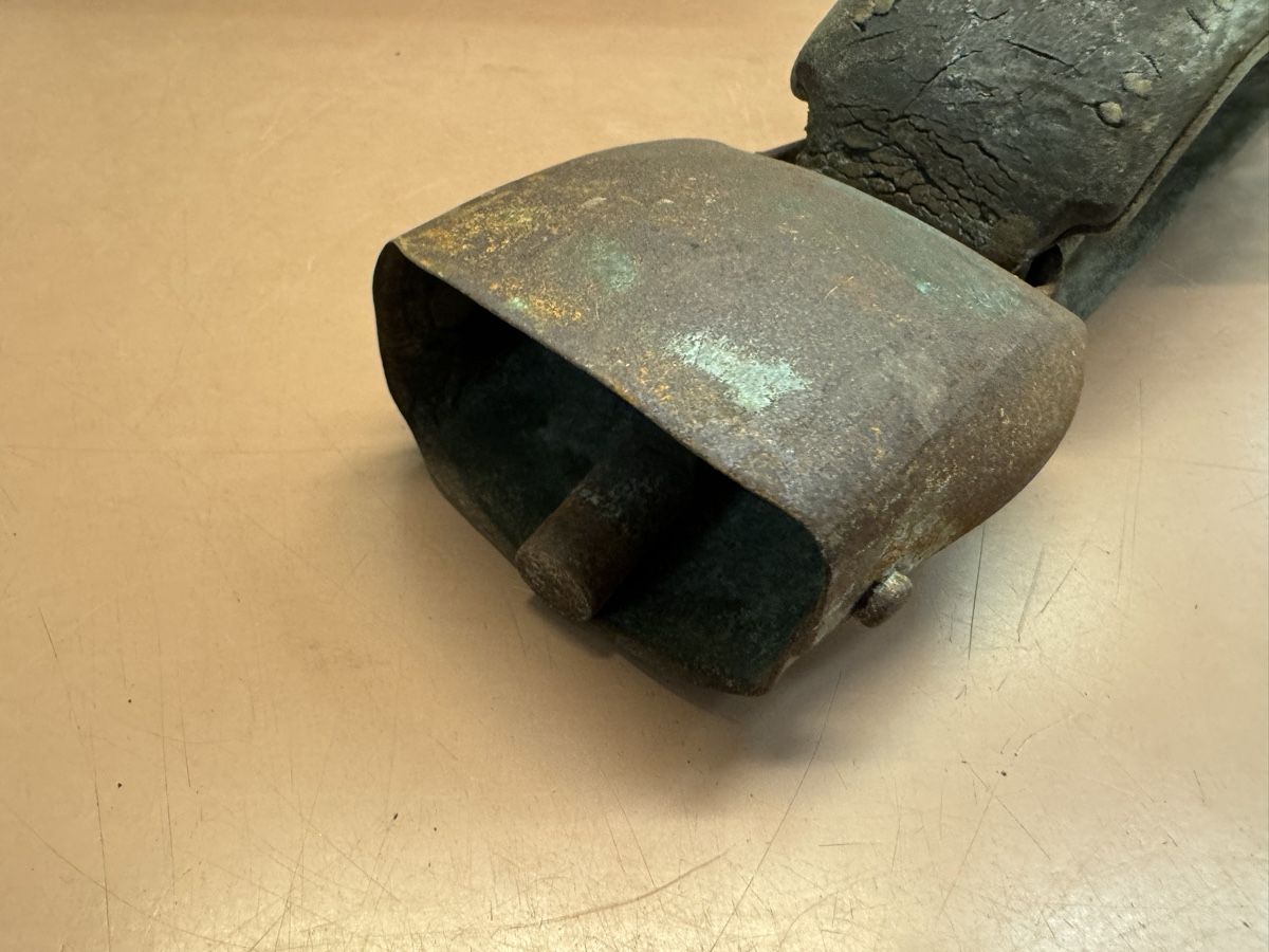 Campanacci mucche: Alte Schelle mit Lederriemen – Usato da Chur venduto da Meriva0 3