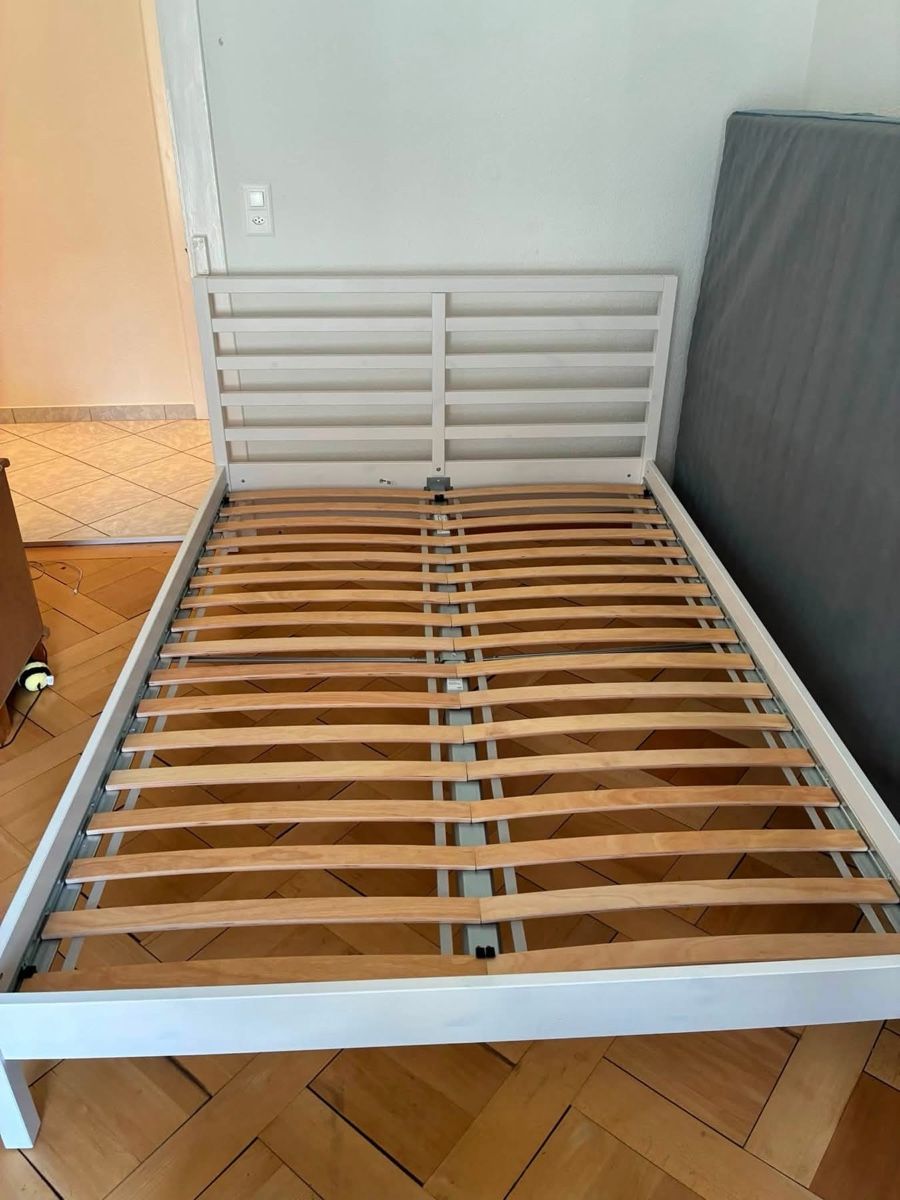 Betten: Bed frame white slatted base – Gebraucht aus Zürich von eduardag