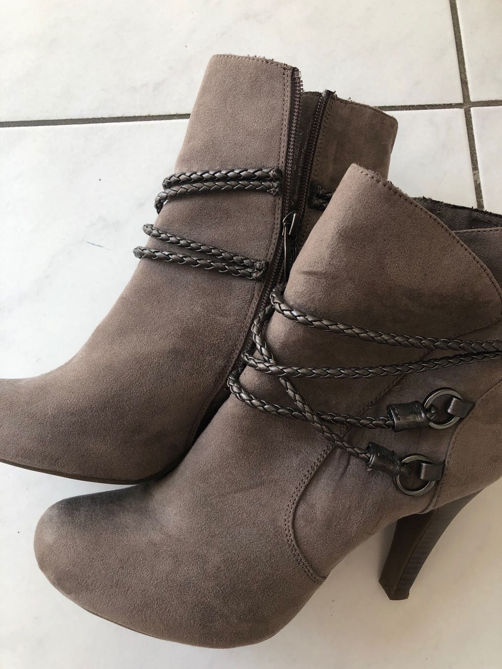 Scarpe da donna: Stifeletten Gr 40 – Usato da Zell ZH venduto da Guffos