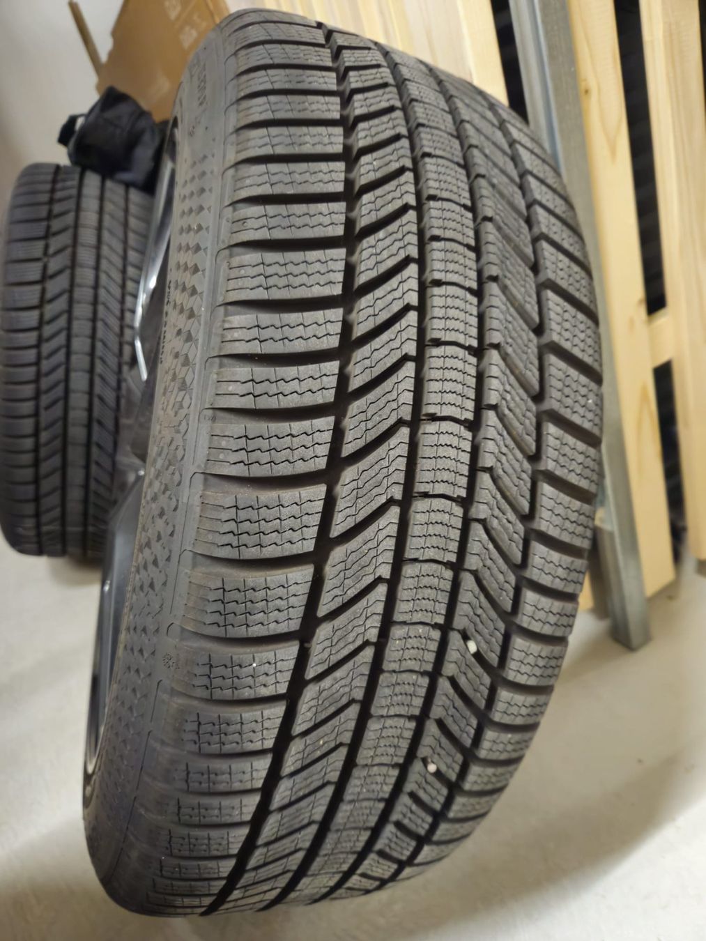 Continental Pneus & Kompletträder: Winter Kompletträder Continental 245/45/R19 – Gebraucht aus Uster von mechanicall_01 3