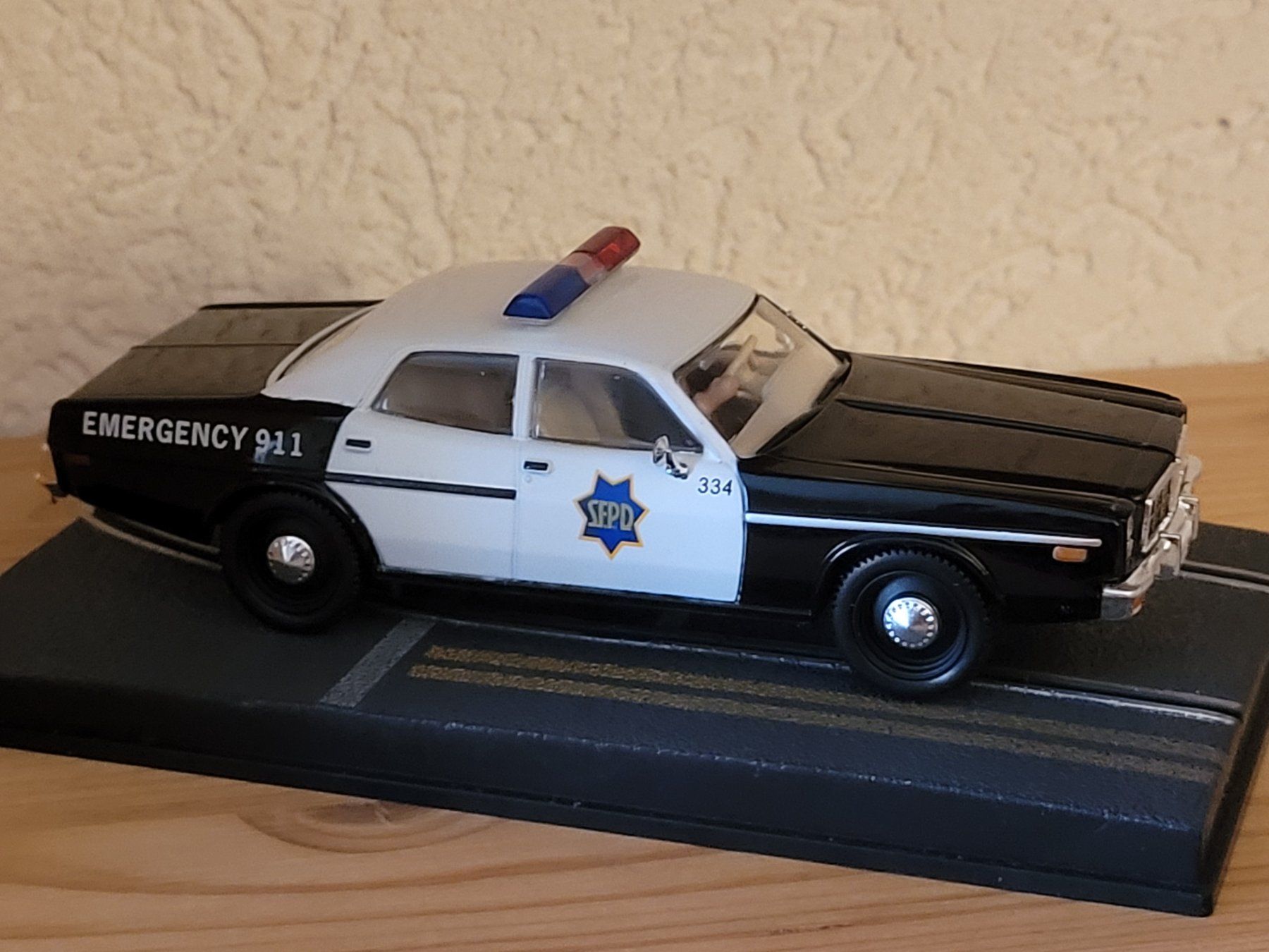 Dodge Modellini d'auto: Auto 1:43 - Dodge Monaco - Diorama James Bond 007 – Usato da Payerne venduto da tintin08 4