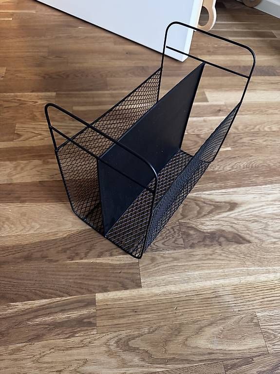 Autres meubles de bureau: Dokumentenhalter mit 2 Ablagen Schwarz Metall – D'occasion à Zürich par Barbora.Ko