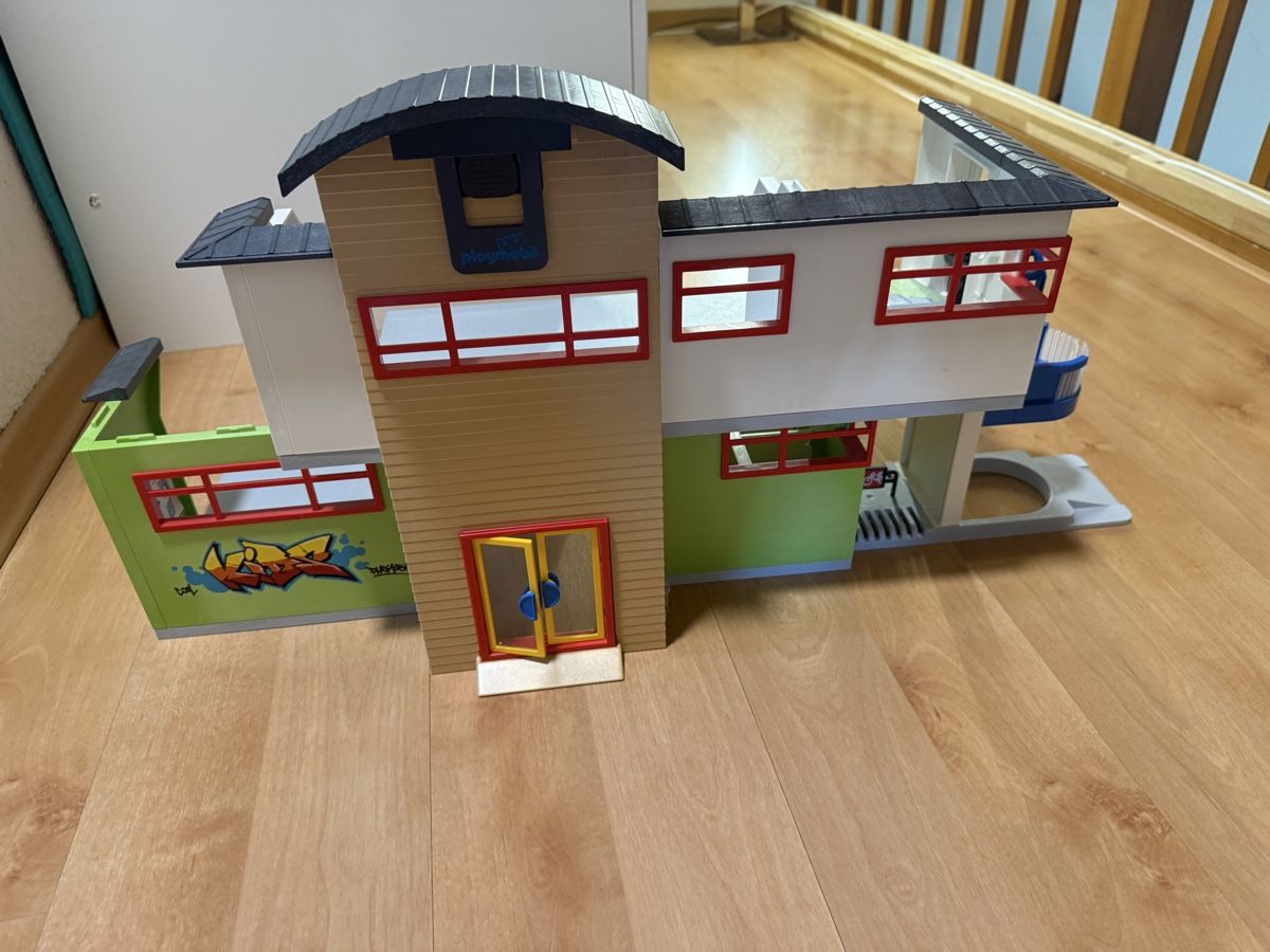 Playmobil Giocattoli: Playmobil school house – Usato da Zürich venduto da andreamt 1