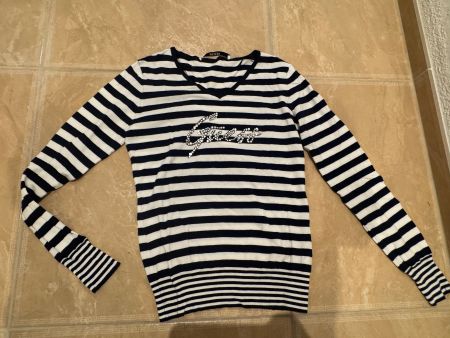 Guess schöner Pulli mit Sternchen, M