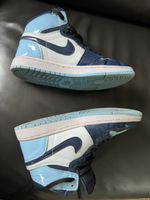 Baskets Nike Air Jordan 1 bleu marine taille 40