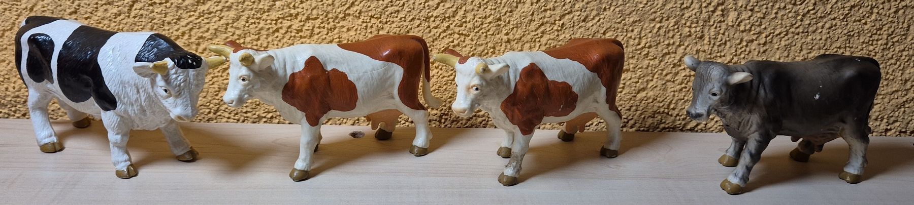 Bullyland Figuren: 4 Bullyland Kuh-Figuren, Made in Germany – Gebraucht aus Utzenstorf von Oddy