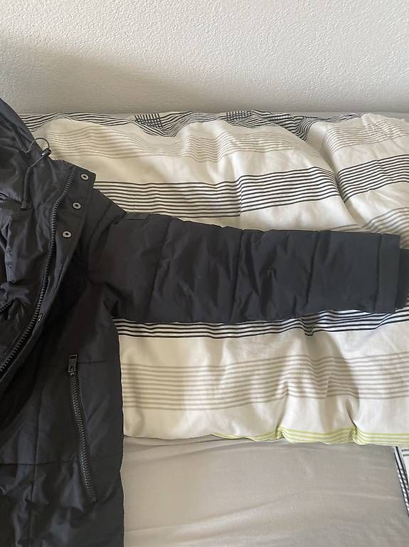 Jacken: Warme Winterjacke – Gebraucht aus Luzern von RabattDealz 1