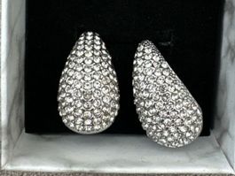Glitzernde Ohrstecker, neuwertig - Blickfang für den Winter!