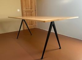 Hay Pyramid Table 02