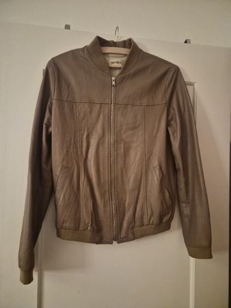 Veste en cuir, taille L, parfait pour l'automne!