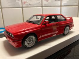 BMW M3 (E30) 1988 1/24 rot NEU/OVP