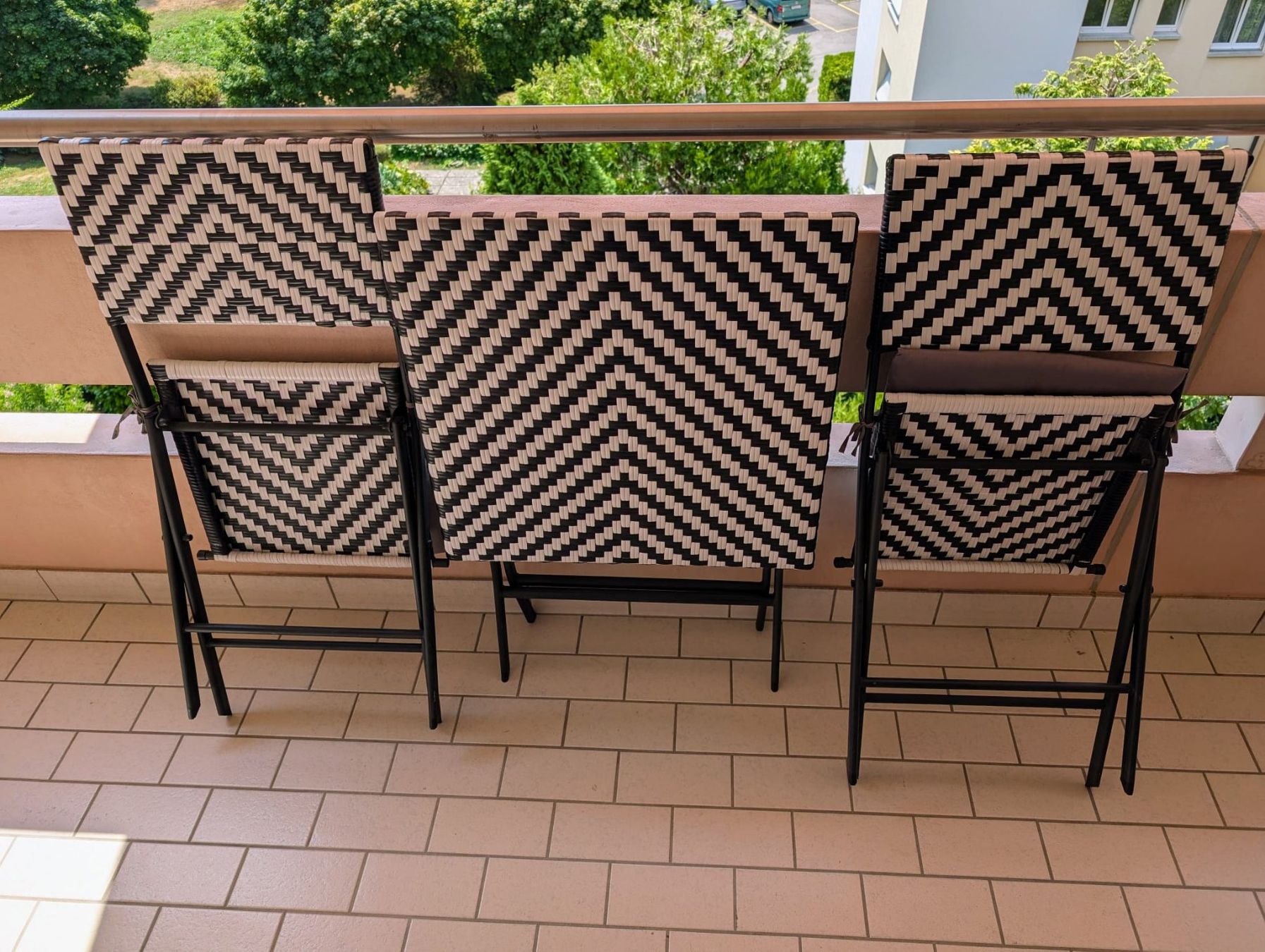 Set de table et chaises: Table à manger balcon + 2 chaises – D'occasion à Chexbres par Amg_36 1