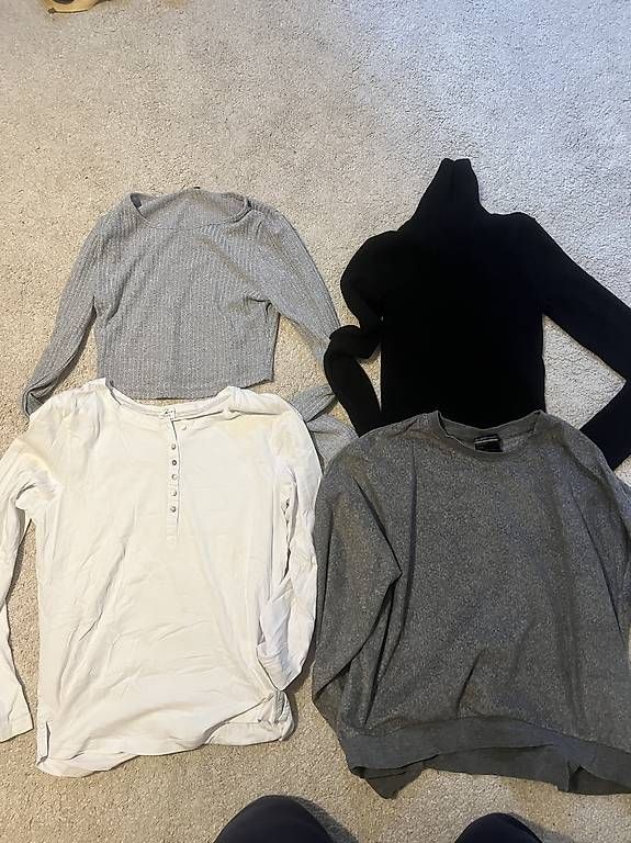 Lotti di vestiti: Pullover Paket Damen S – Usato da Thalwil venduto da Jarondy