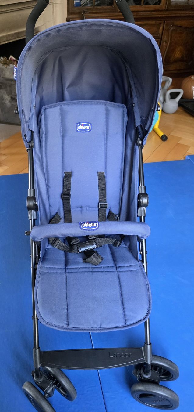 Chicco Carrozzine: Poussette canne Chicco London + accessoires – Usato da Le Locle venduto da Maria.222 2