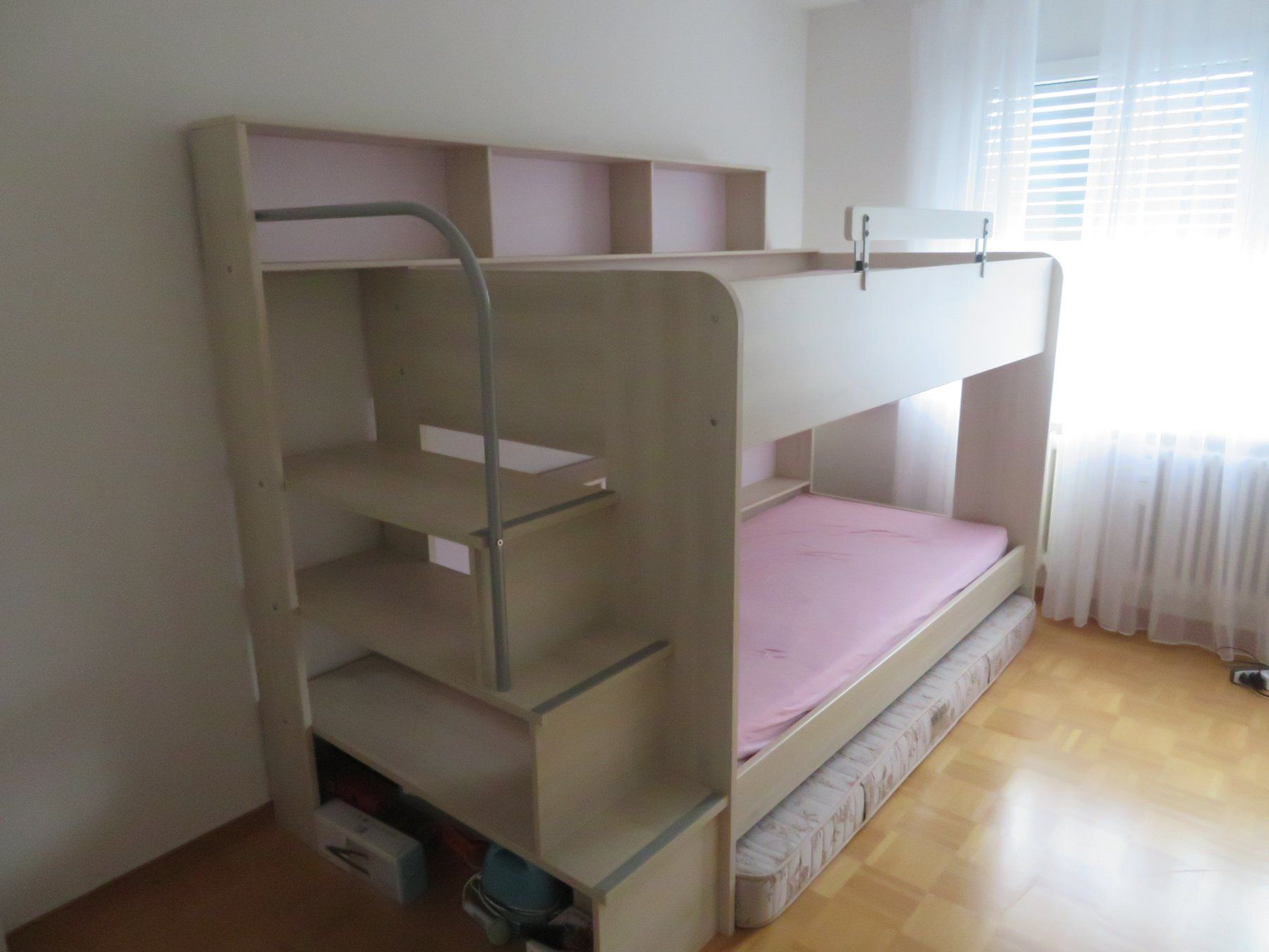 Lits: Kinderhochbett mit Treppe – D'occasion à Weinfelden par aero900 1