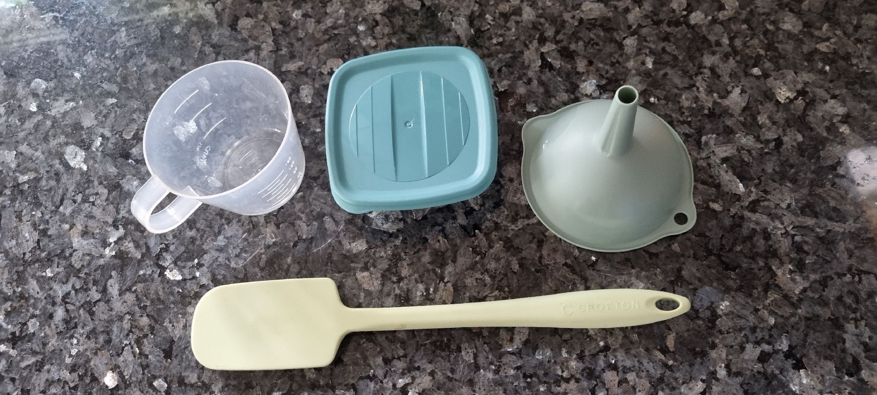 Behälter & Ähnliches: Tupperware-Set, Messbecher, Trichter & Spachtel, neu – Neu (gemäss Beschreibung) aus egliswil von Maggy6