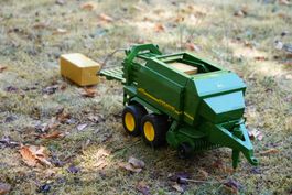 Bruder John Deere Ballenpresse