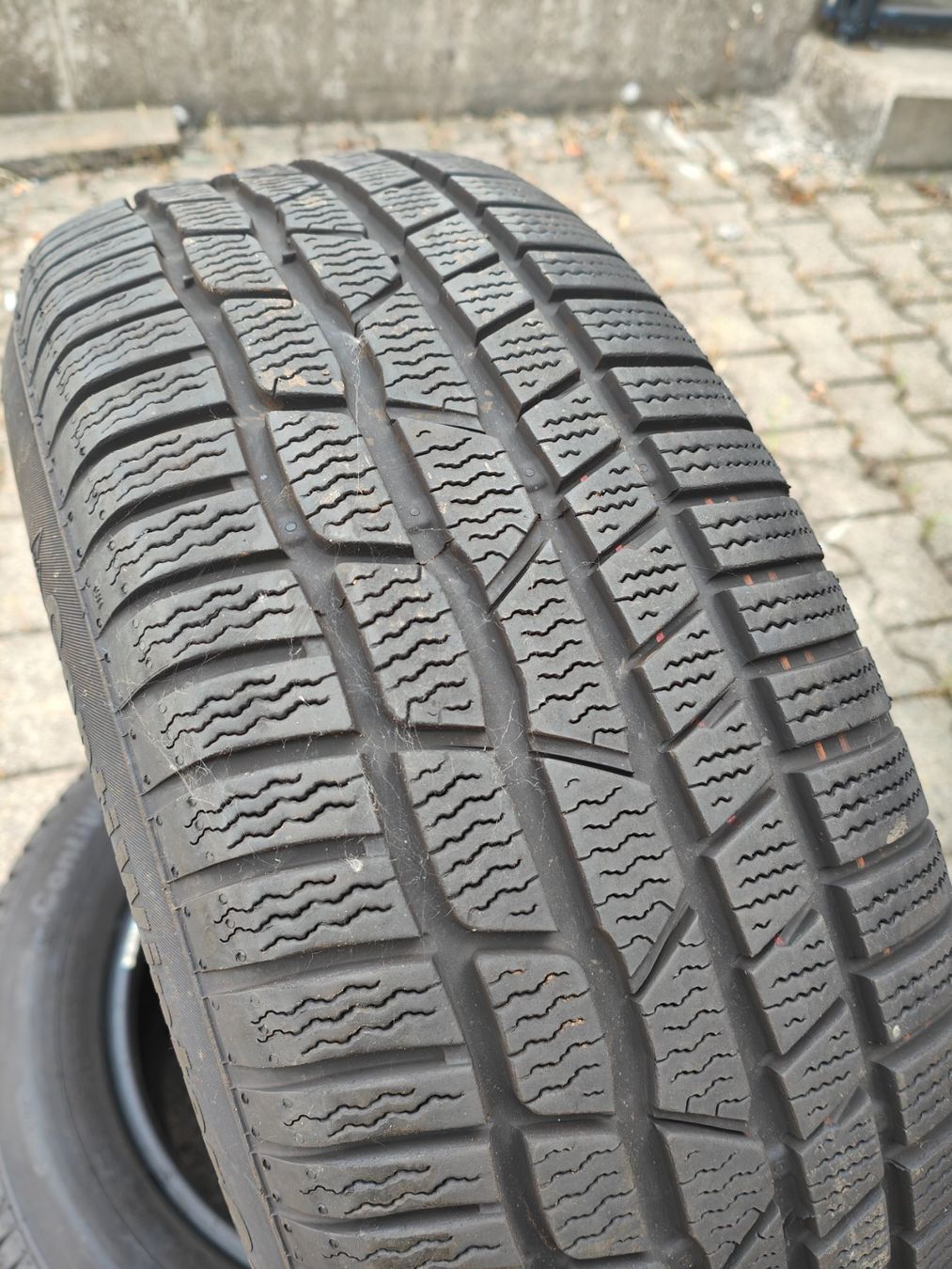Continental Pneumatici & Ruote complete: Winterreifen 215/60 R16 – Usato da Oberengstringen venduto da Reifen-Lagerverkauf 1